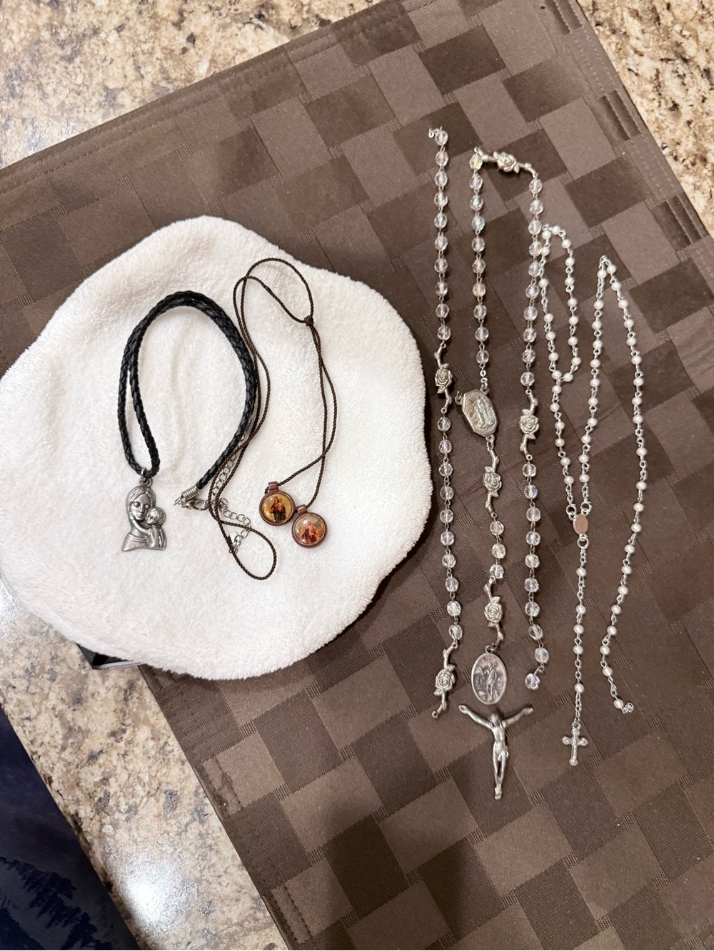 2 Vintage Religious Pendants And 2 Broken Vintage Rosalie